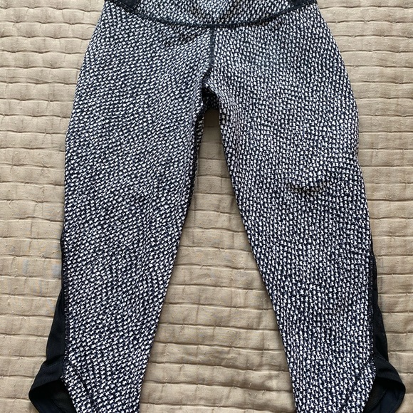 Black and White Lululemon Leggings - Picture 1 of 9